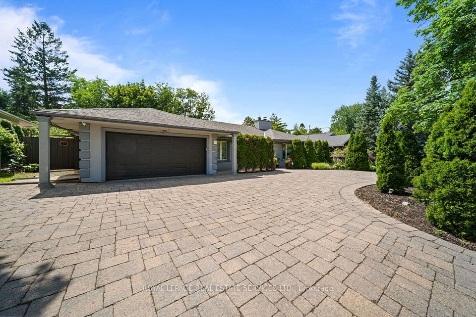 1592 Islington Avenue, Toronto, ON M9A 3M6 – main photo