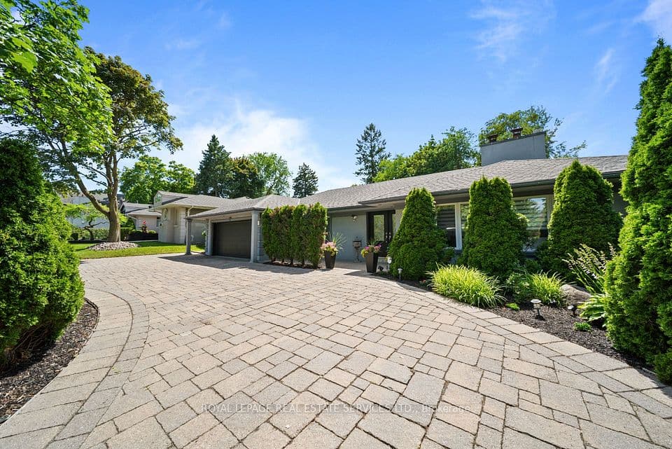 1592 Islington Avenue, Toronto, ON M9A 3M6 – photo 2