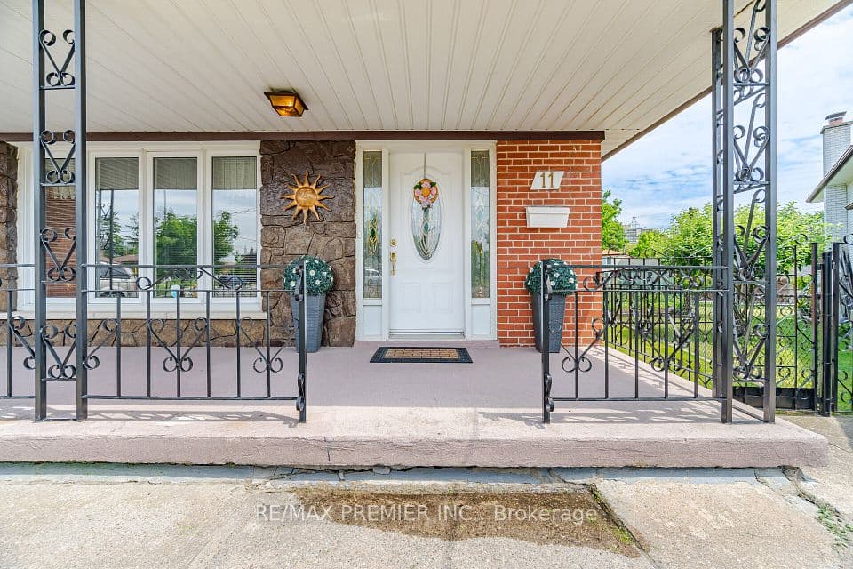 11 Kinnie Court, Toronto, ON M3N 2S1 – photo 2