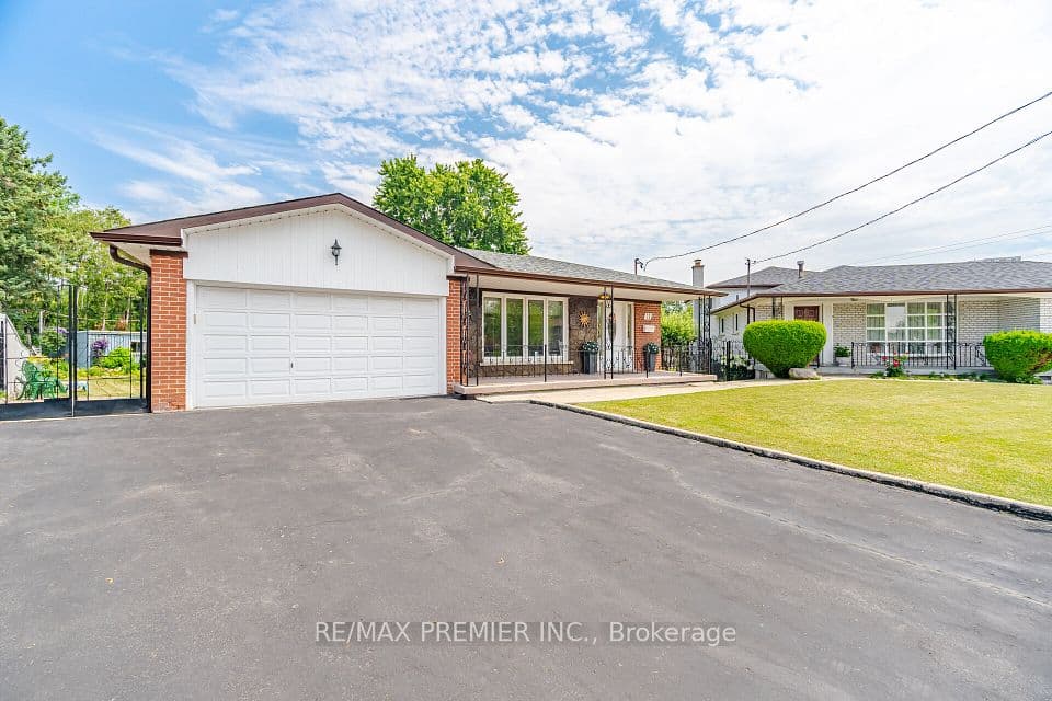 11 Kinnie Court, Toronto, ON M3N 2S1 – main photo