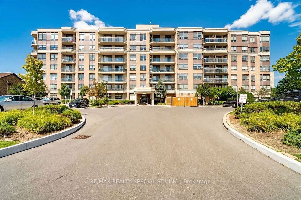 300 Ray Lawson Boulevard 403, Brampton, ON L6Y 5H5 – main photo
