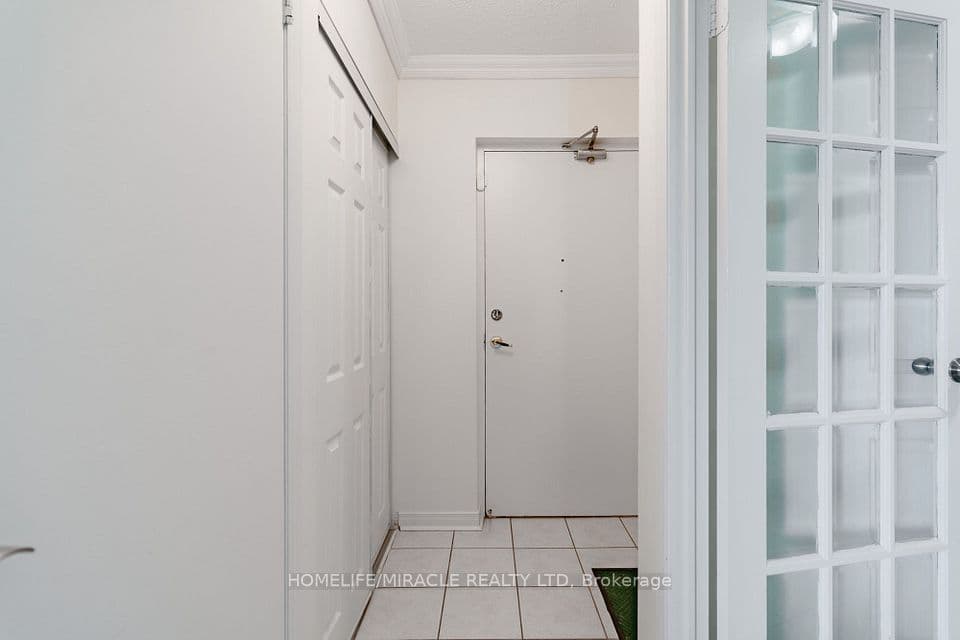 3025 Queen Frederica Drive 807, Mississauga, ON L4Y 3A1 – photo 3