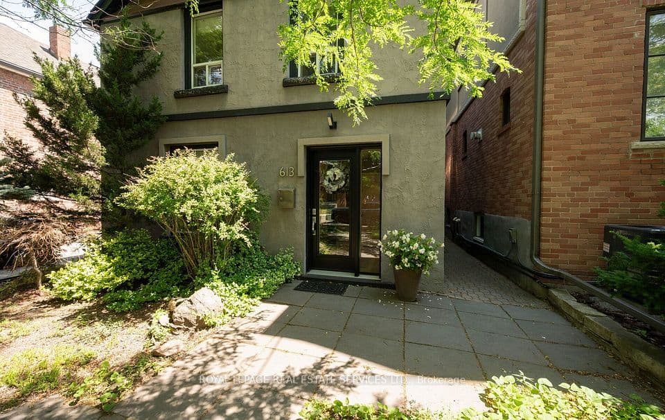 613 Beresford Avenue, Toronto, ON M6S 3C2 – photo 3