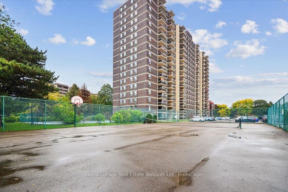 966 Inverhouse Drive 812, Mississauga, ON L5J 4B6 – main photo