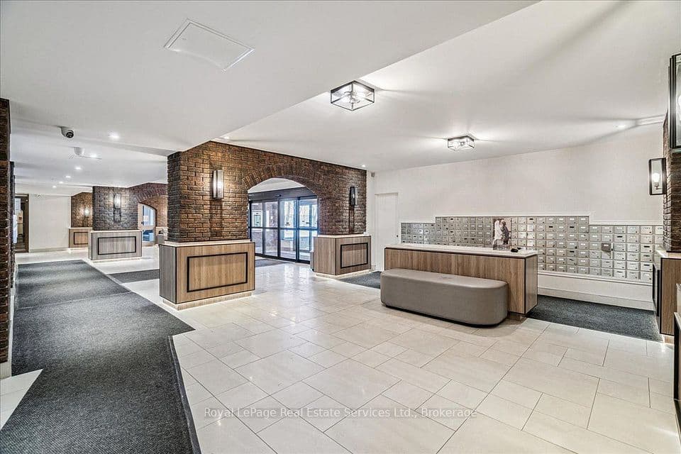 966 Inverhouse Drive 812, Mississauga, ON L5J 4B6 – photo 2