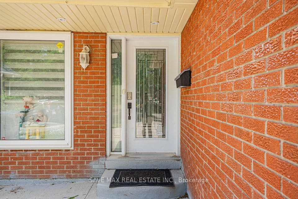 22 Foxacre Row, Brampton, ON L6V 3P5 – photo 2