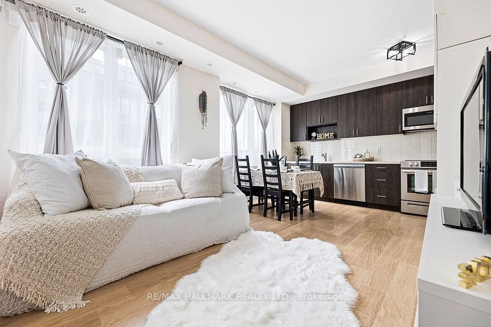 1120 Briar Hill Avenue 306, Toronto, ON M6B 0A9 – photo 3