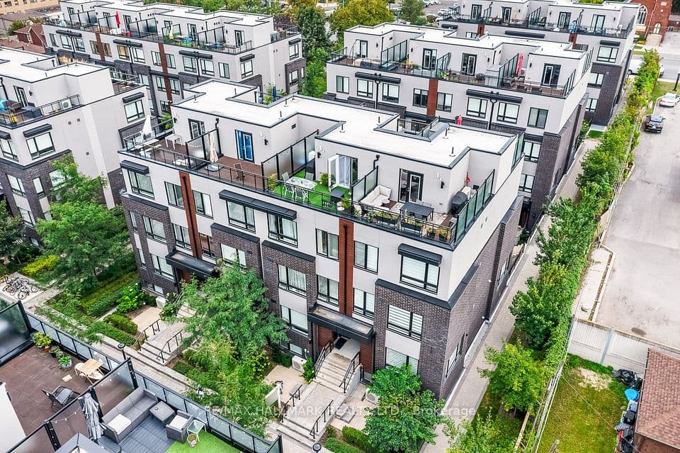 1120 Briar Hill Avenue 306, Toronto, ON M6B 0A9 – main photo