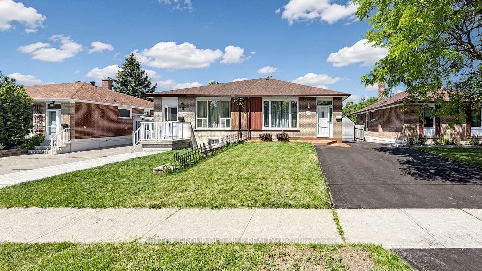 19 Ascot Avenue, Brampton, ON L6T 2P3 – photo 2