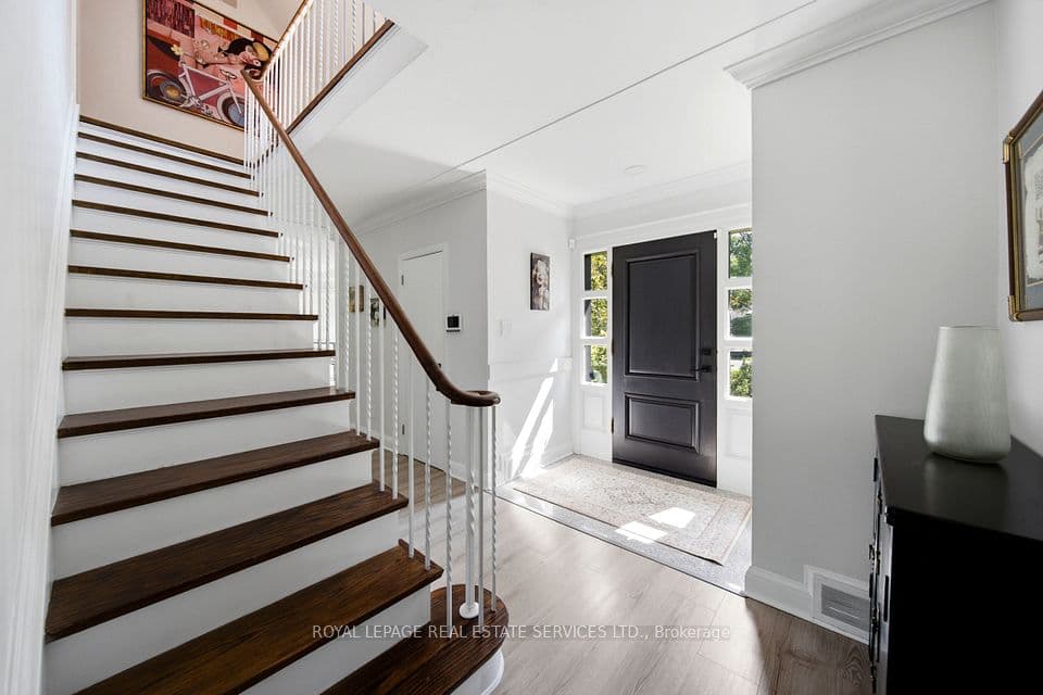 59 Edgevalley Drive, Toronto, ON M9A 4P2 – photo 3