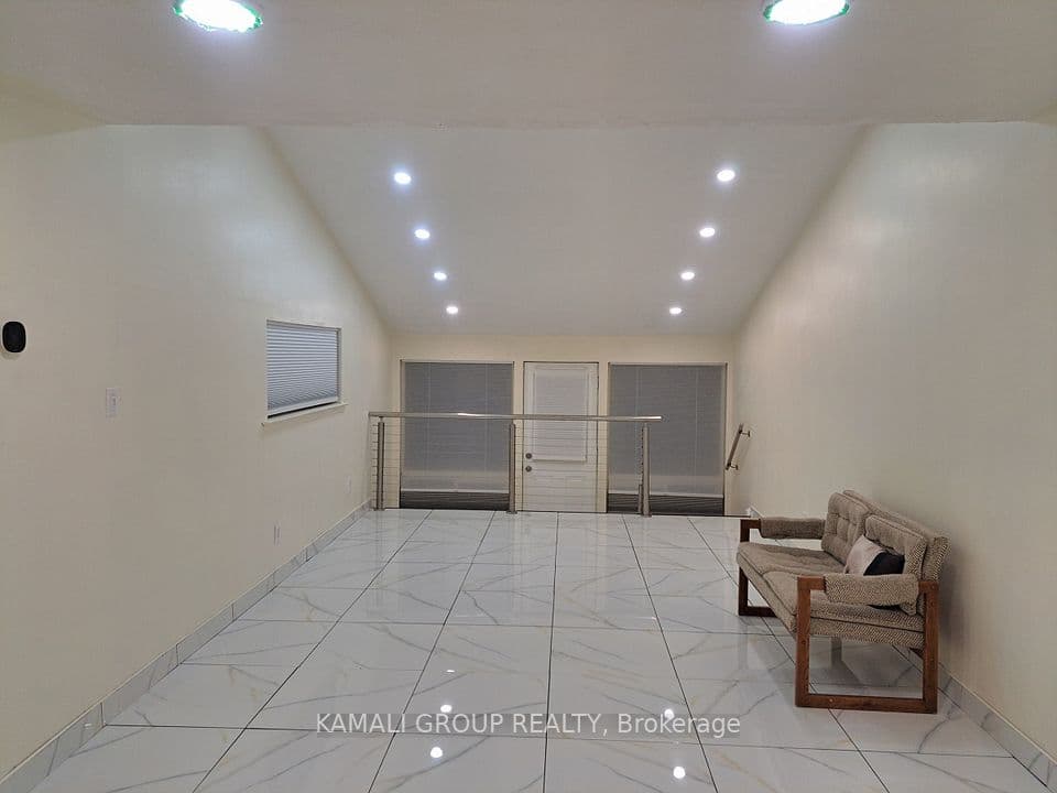 262 John Garland Boulevard, Toronto, ON M9V 1N8 – photo 3
