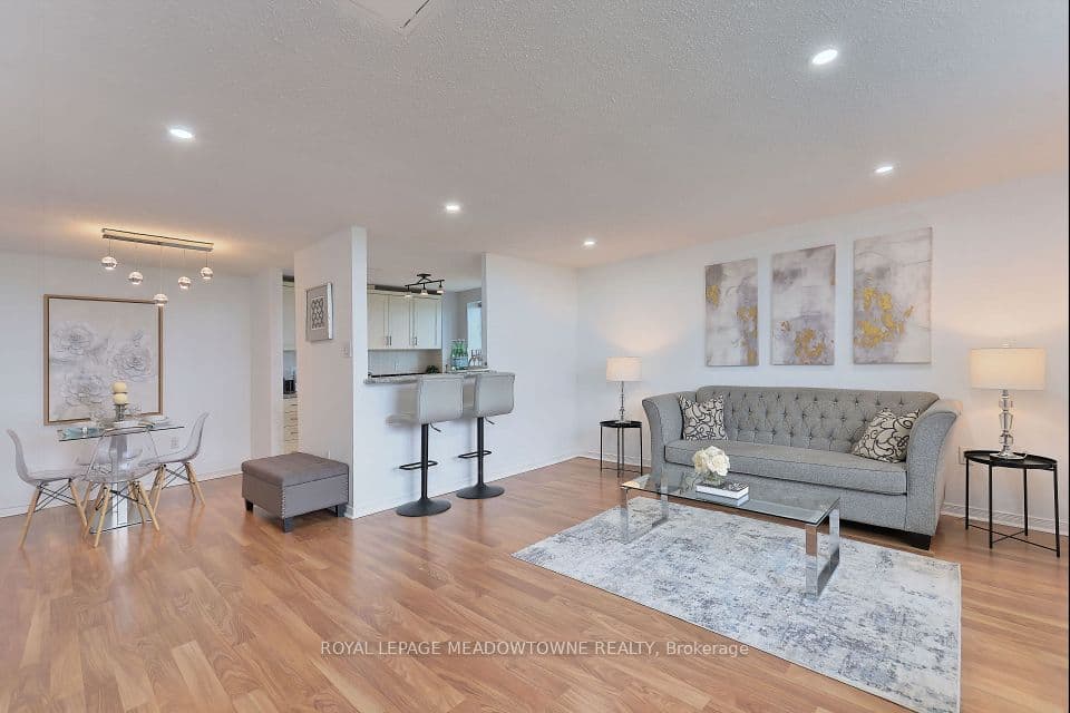 6720 Glen Erin Drive 1013, Mississauga, ON L5N 3K8 – main photo