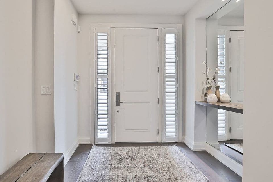 6 Iroquois Avenue, Mississauga, ON L5G 1M6 – photo 3
