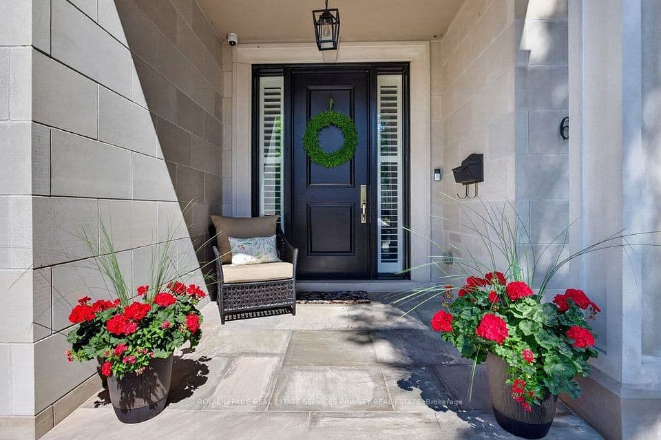 6 Iroquois Avenue, Mississauga, ON L5G 1M6 – photo 2