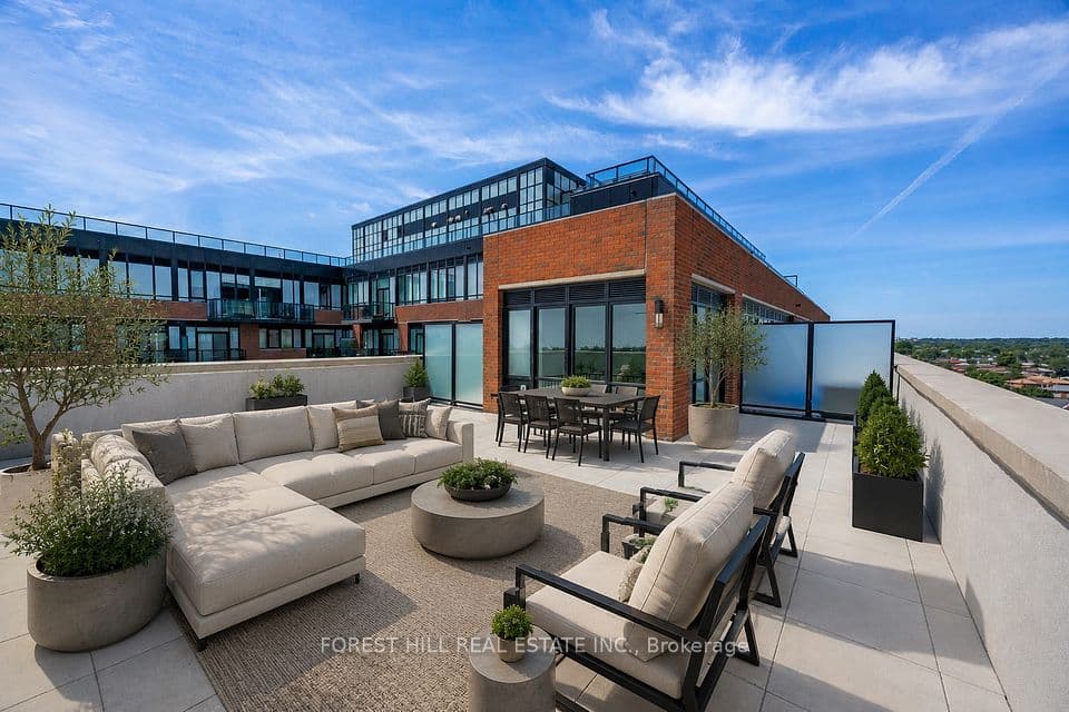 2300 St. Clair Avenue 717, Toronto, ON M6N 0B3 – main photo