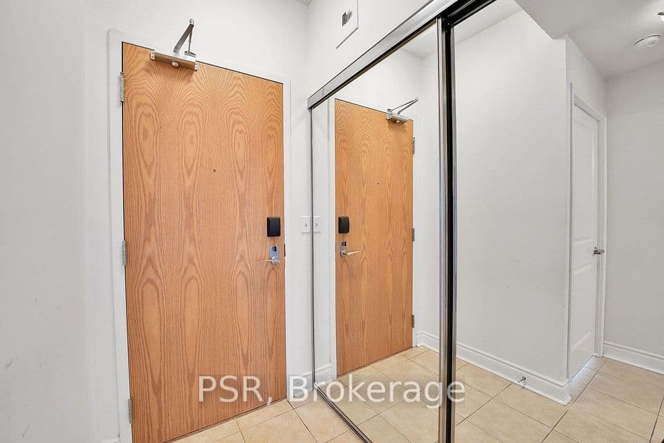 1910 Lake Shore Boulevard W 903, Toronto, ON M6S 1A5 – photo 2