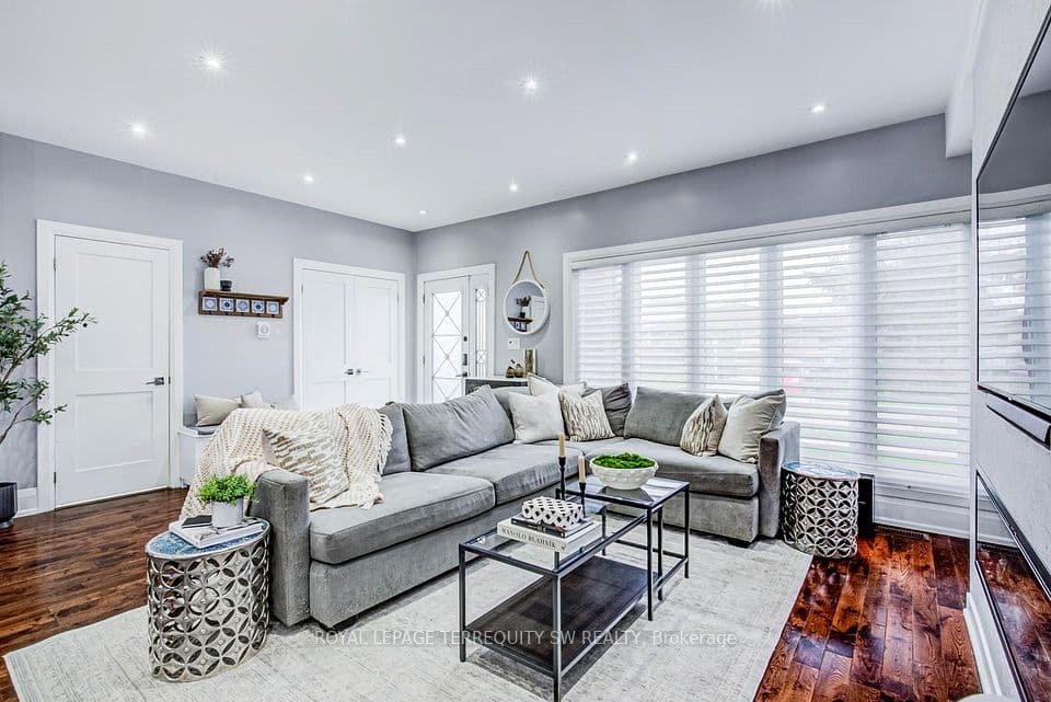 888 Fourth Street, Mississauga, ON L5E 1J6 – photo 3