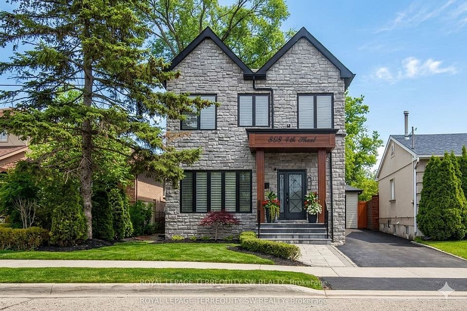 888 Fourth Street, Mississauga, ON L5E 1J6 – photo 2