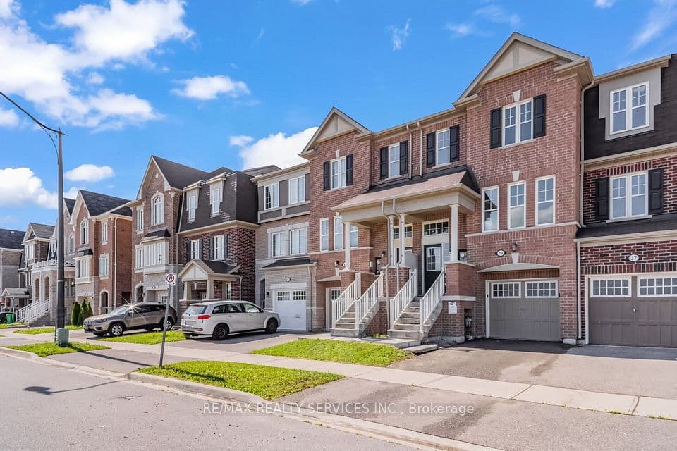 39 Baycliffe Crescent, Brampton, ON L7A 0S5 – photo 3