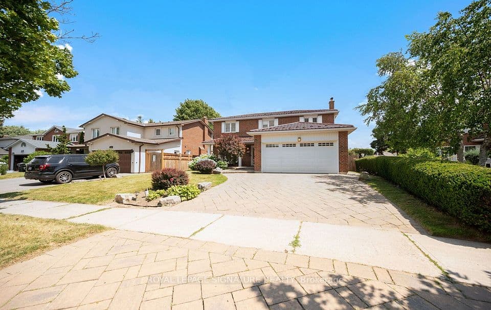 1892 Beechknoll Avenue, Mississauga, ON L4W 2G3 – main photo