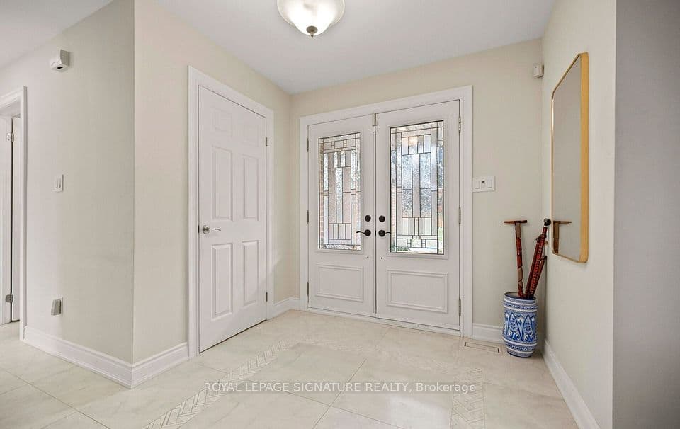 1892 Beechknoll Avenue, Mississauga, ON L4W 2G3 – photo 2
