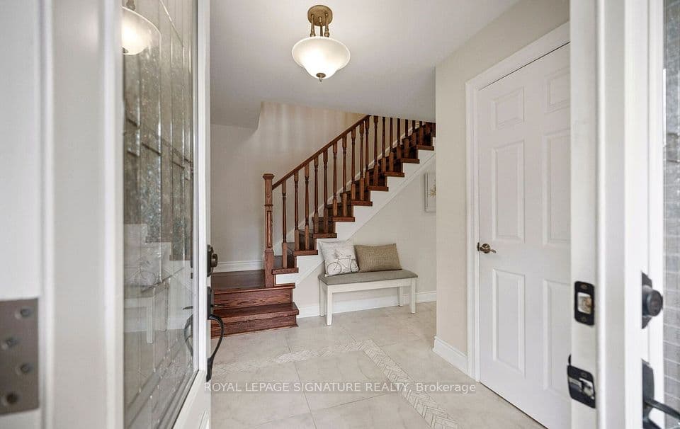 1892 Beechknoll Avenue, Mississauga, ON L4W 2G3 – photo 3