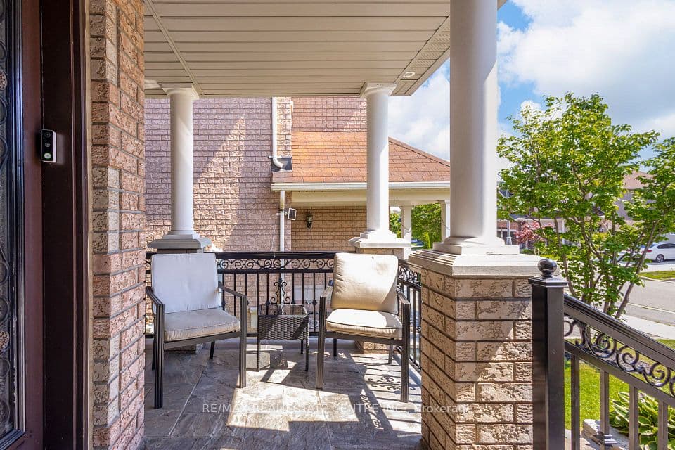 5588 Doctor Peddle Crescent, Mississauga, ON L5M 0K6 – photo 3