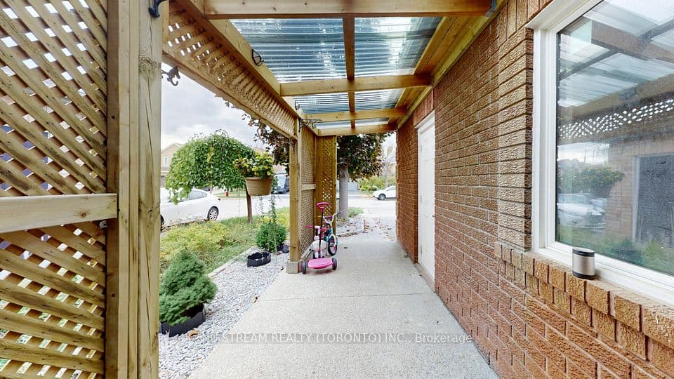 3926 Hazelridge Road, Mississauga, ON L5N 6Z4 – photo 2