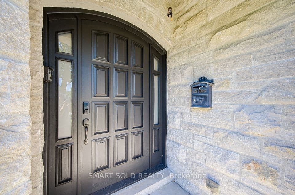 201 Burnhamthorpe Road, Toronto, ON M9B 1Z2 – photo 3