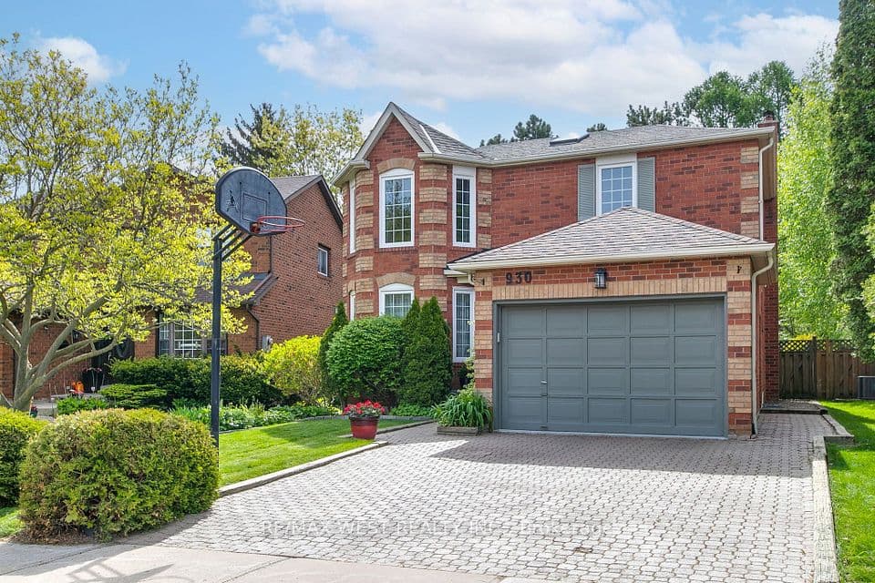 930 Maramis Court, Mississauga, ON L5H 4G2 – photo 2