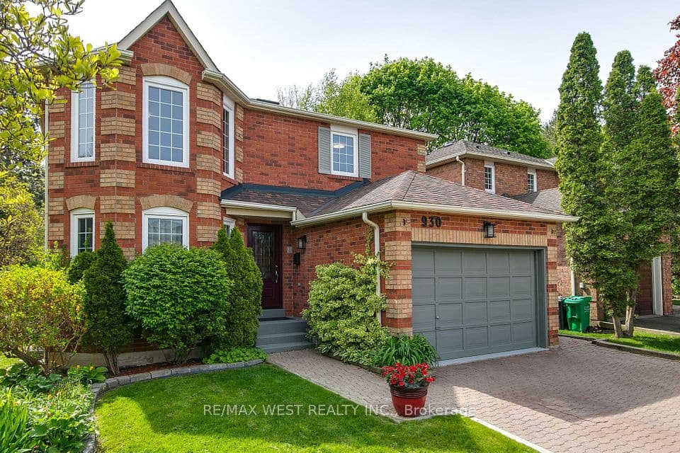 930 Maramis Court, Mississauga, ON L5H 4G2 – photo 3