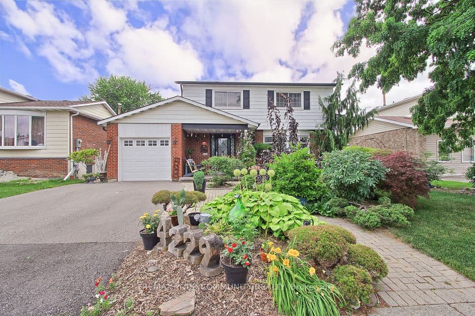 4229 Brandon Gate Drive, Mississauga, ON L4T 3K3 – photo 2