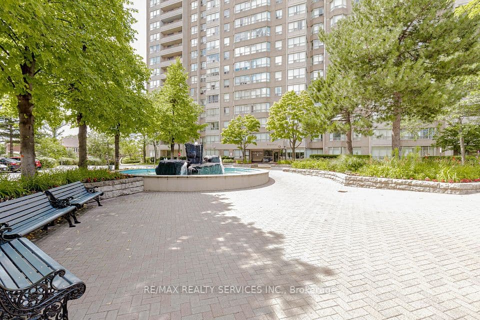 30 Malta Avenue 308, Brampton, ON L6Y 4S5 – photo 2