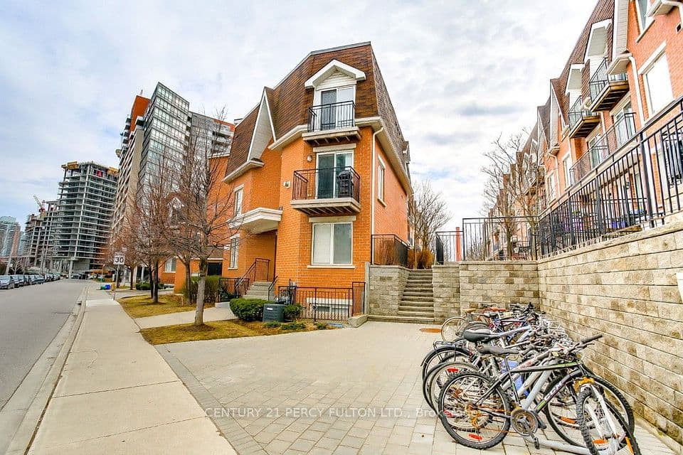 20 Machells Avenue N 112, Toronto, ON M6K 3H8 – main photo