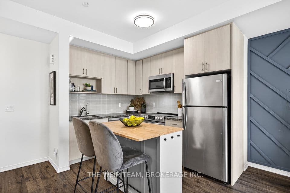 1120 Briar Hill Avenue 308, Toronto, ON M6B 0A9 – photo 3