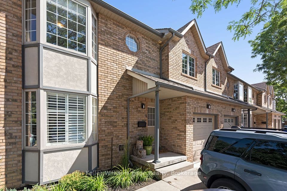 705 Cumberland Avenue 8, Burlington, ON L7N 3W4 – main photo
