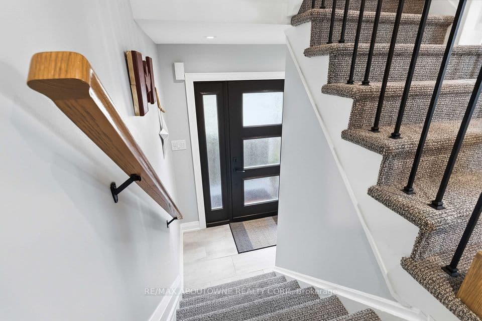 2228 Jillian Lane, Oakville, ON L6M 0G7 – photo 3