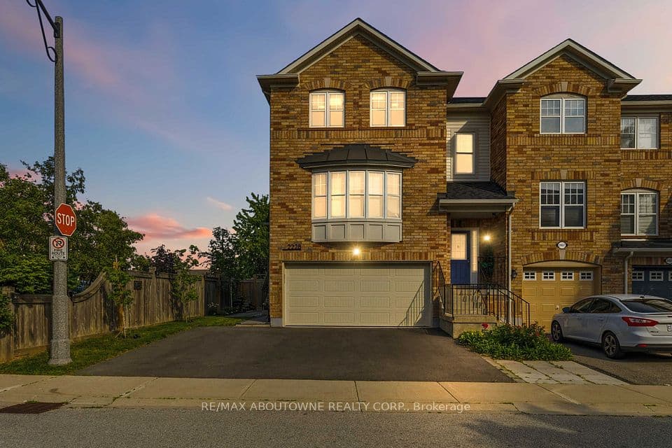 2228 Jillian Lane, Oakville, ON L6M 0G7 – main photo