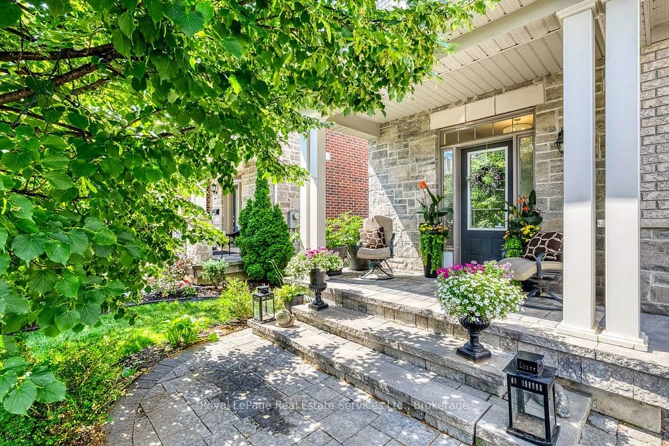 23 Diamond Leaf Lane, Halton Hills, ON L7G 0G7 – photo 2