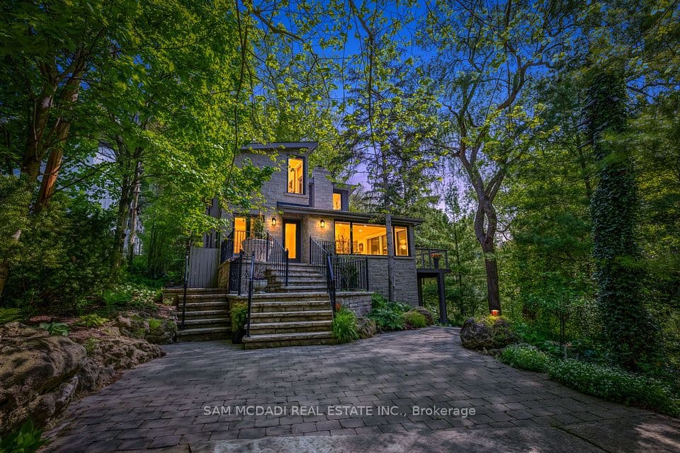 1273 Queen Victoria Avenue, Mississauga, ON L5H 3H2 – main photo