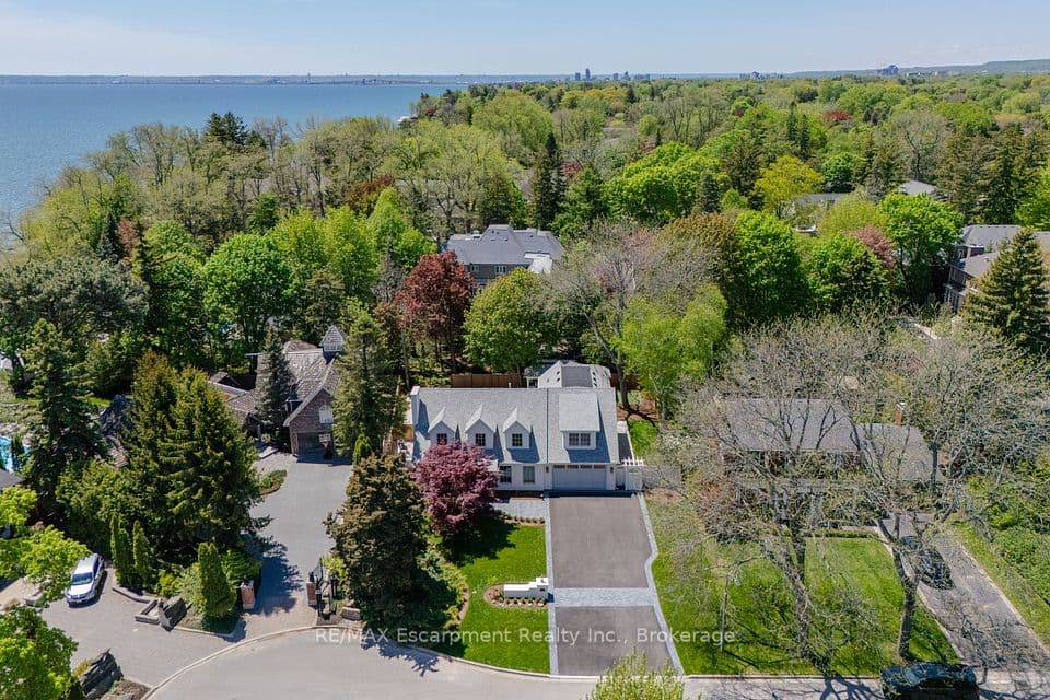 130 Edgecliffe Place, Burlington, ON L7L 3Z3 – photo 2