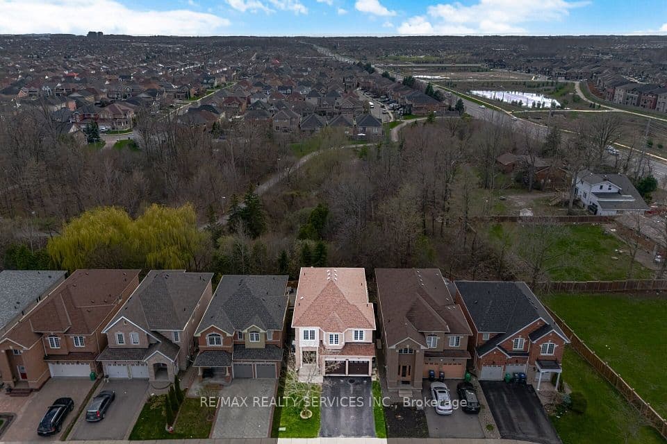 62 SIR JACOBS Crescent, Brampton, ON L7A 3V2 – photo 2