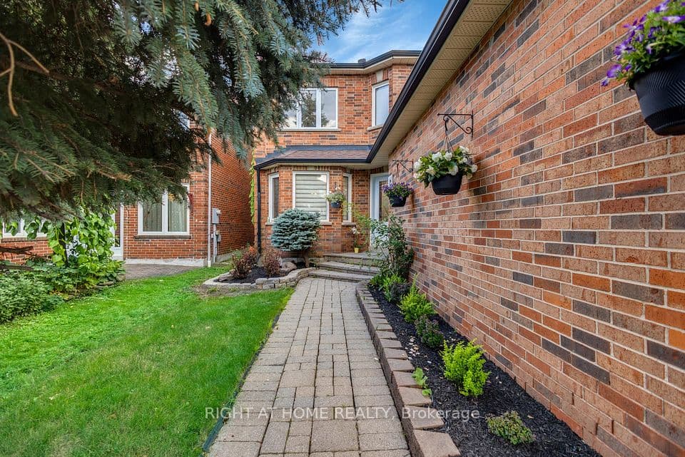 4345 ROMFIELD Crescent, Mississauga, ON L5M 4L4 – photo 3