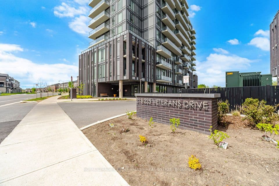 225 Veterans Drive 1201, Brampton, ON L7A 0B6 – main photo