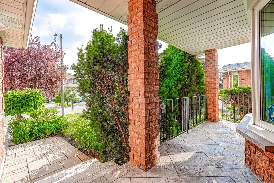 4217 Schneider Court, Mississauga, ON L5B 3N8 – photo 3