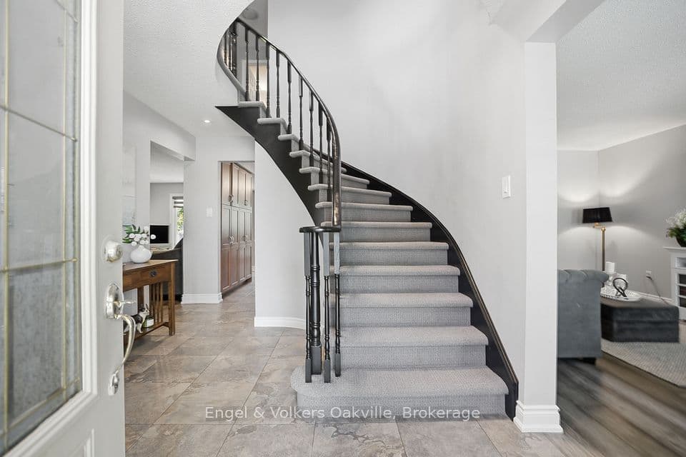 1245 Creekside Drive, Oakville, ON L6H 4Y8 – photo 2