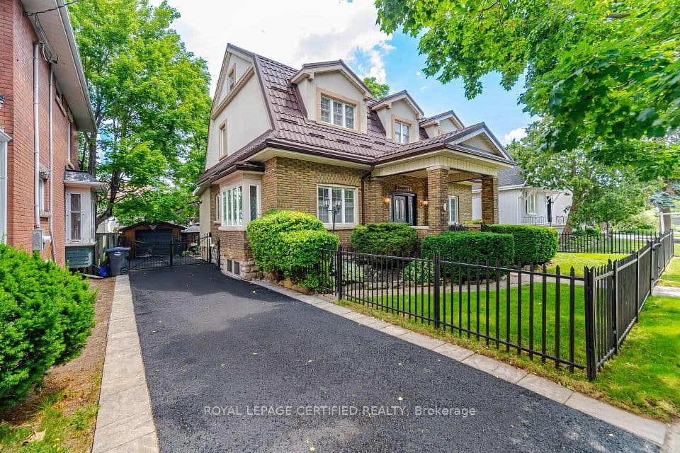 8 Elizabeth Street S, Brampton, ON L6Y 1P8 – photo 3