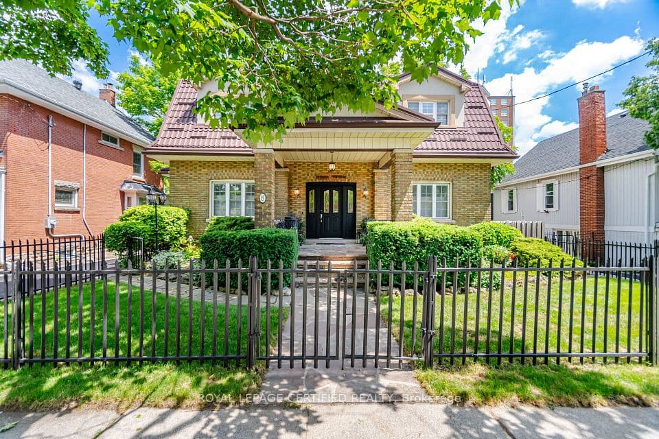 8 Elizabeth Street S, Brampton, ON L6Y 1P8 – main photo