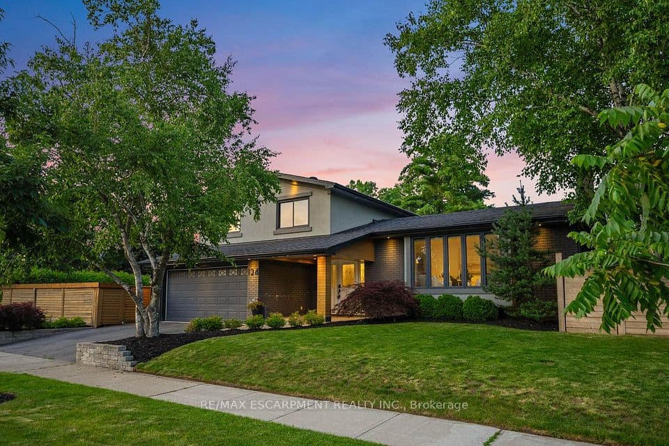 134 Fairwood Place W, Burlington, ON L7T 4B6 – main photo