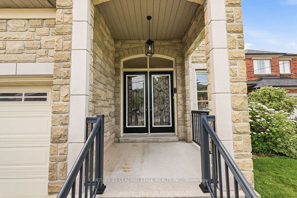 1632 Barbertown Road, Mississauga, ON L5M 6J2 – photo 2